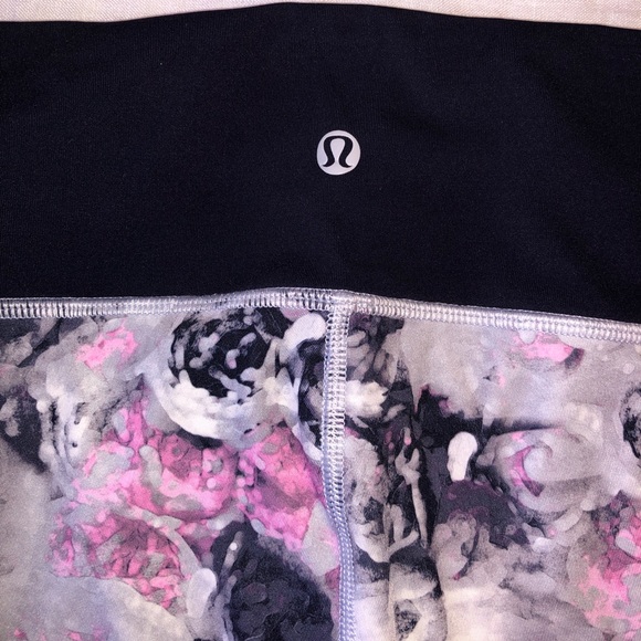 EUC Lululemon Crop 23” Wonder Under Floral Print Leggings Size 6 - Picture 6 of 7